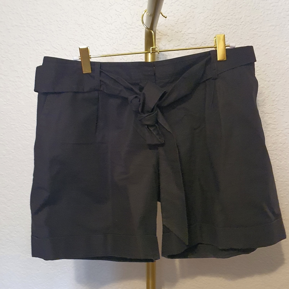 Lafayette 148 Dress Shorts With Belt Size 8 Black 
 (B4)